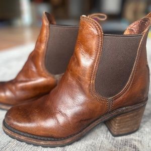 Frye Sabrina Chelsea 8.5